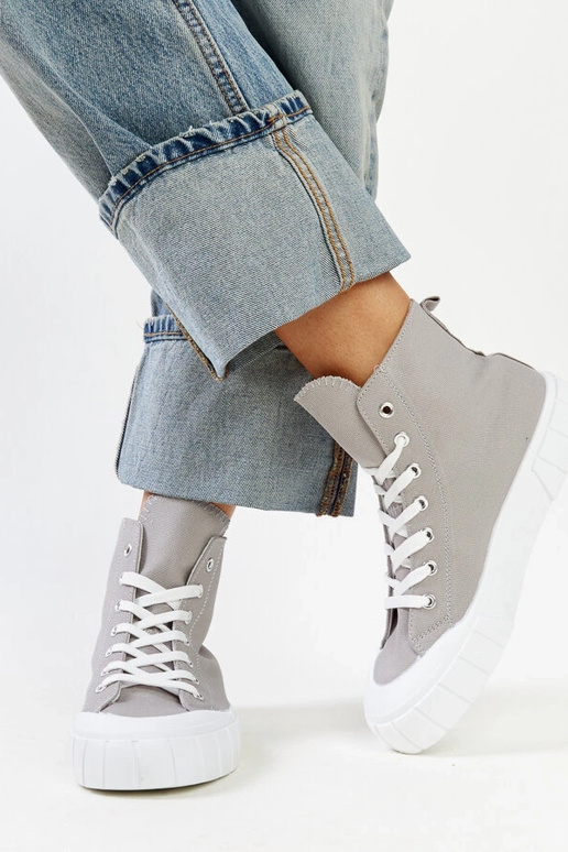 Pelēki augsti treniņi Vinka