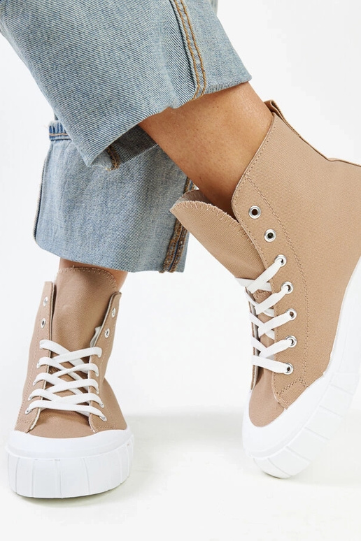 Brūnas čības Vinka