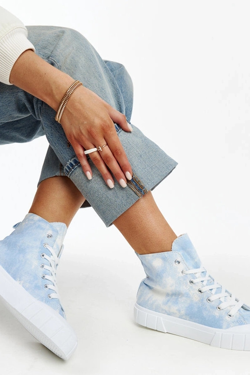 Zilas auduma kedas ar augstu augšdaļu...