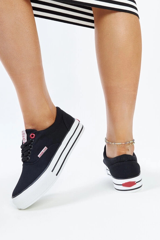 Melnas sieviešu kedas ar biezu zoli...