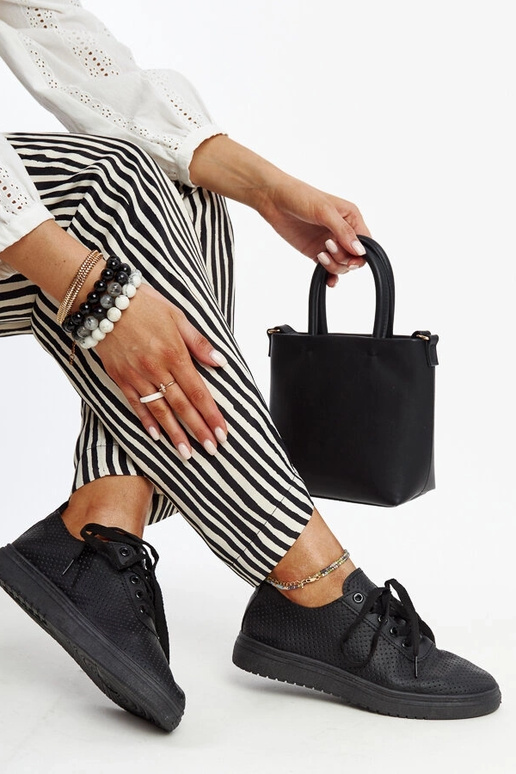 Melnas ažūra krāsas Segana kedas