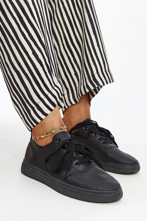 Melnas ažūra krāsas Segana kedas