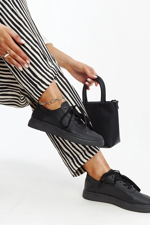 Melnas ažūra krāsas Segana kedas