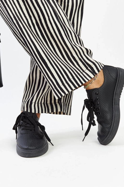 Melnas ažūra krāsas Segana kedas