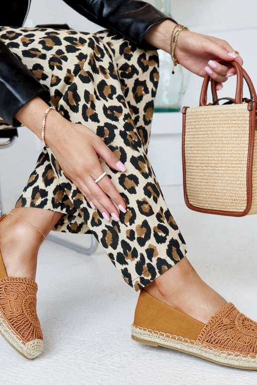 Brūnas Kalba izšūšanas espadrilas