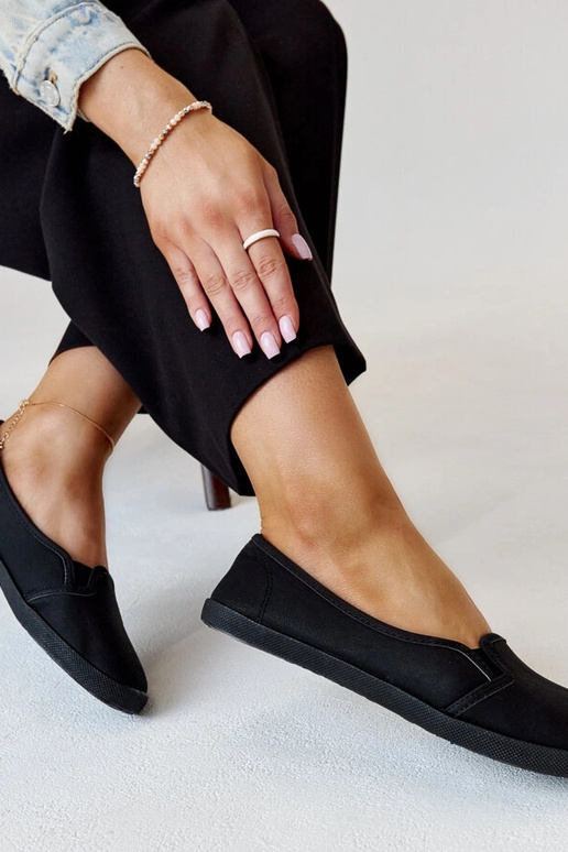 Melni aizsienami sporta apavi no...