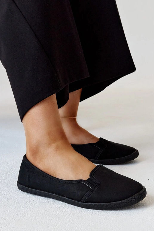 Melni aizsienami sporta apavi no...