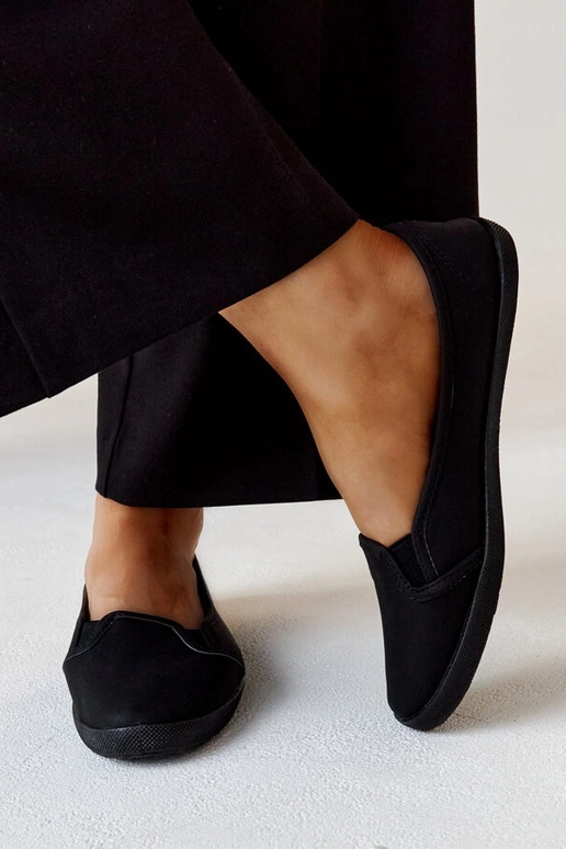 Melni aizsienami sporta apavi no...