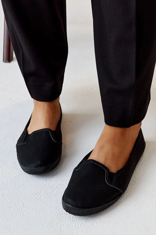 Melni aizsienami sporta apavi no...