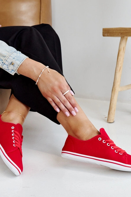 Sarkanas klasiskas Ramira kedas Sarkanas klasiskas Ramira kedas