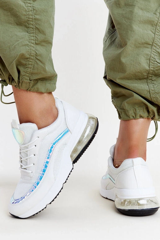 Baltas sporta apavi ar hologrammu Jelka