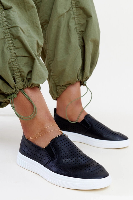 Melnas ažūra uzvelkamas kedas no Dafina