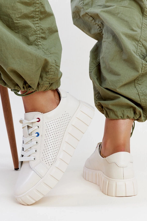 Bēšas ādas sporta apavi Zvonka