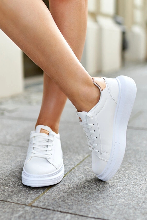 Baltas kedas ar biezu zoli Ivalu