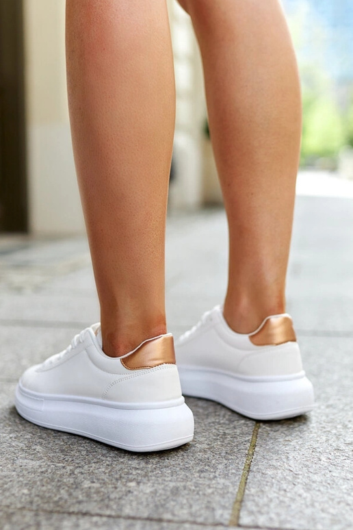 Baltas kedas ar biezu zoli Ivalu