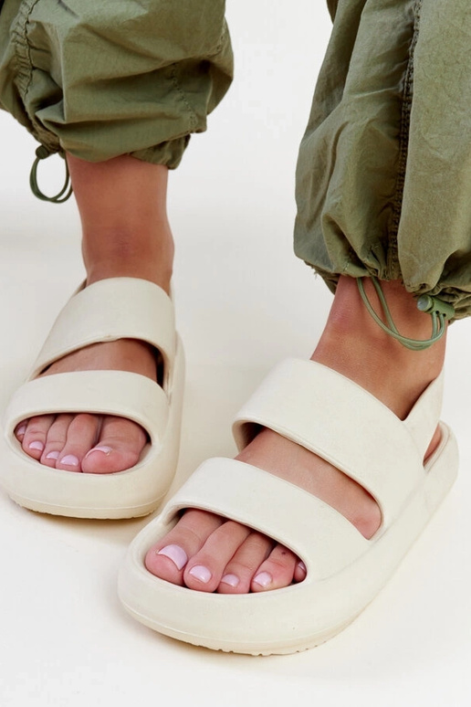 Attiana smilškrāsas sandales