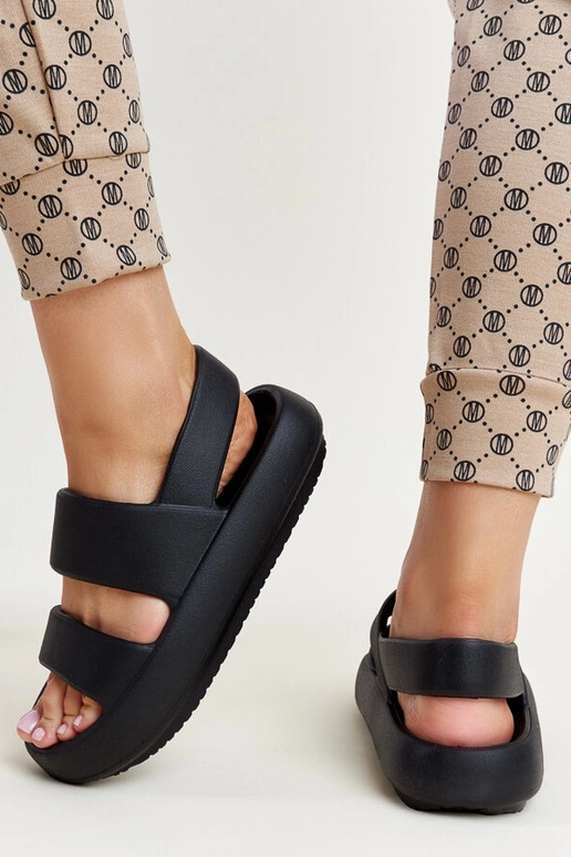 Attiana melnās sandales