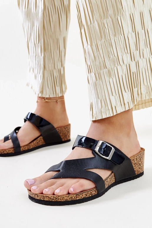 Melnas metāliskas Donata Wedge sandales