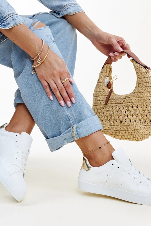 Akila baltas un zeltainas kedas