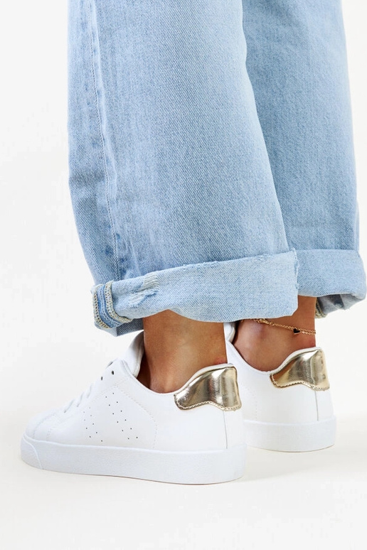 Akila baltas un zeltainas kedas