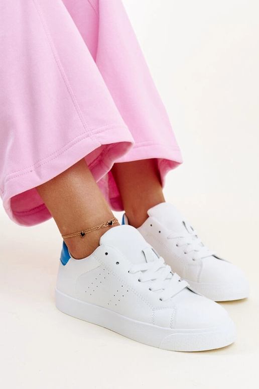 Baltas un zilas Akila kedas