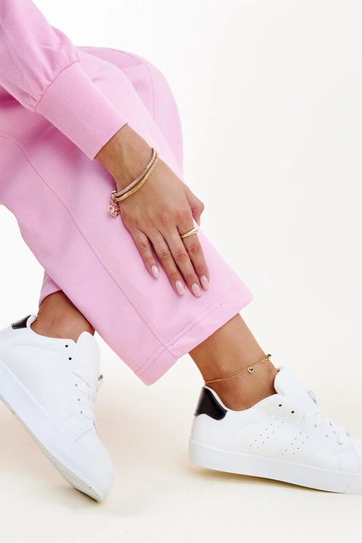 Akila melnbaltas kedas