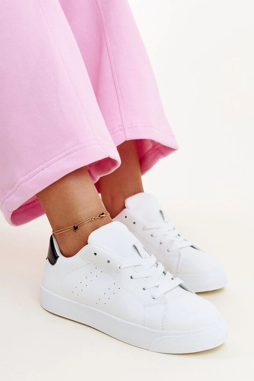 Akila melnbaltas kedas