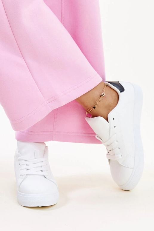 Akila melnbaltas kedas