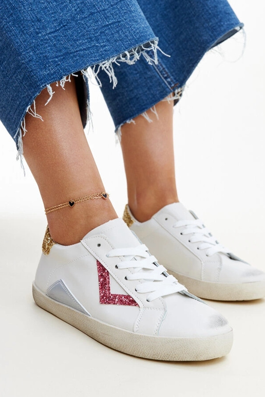 Baltas kedas ar "valkātu" efektu no...