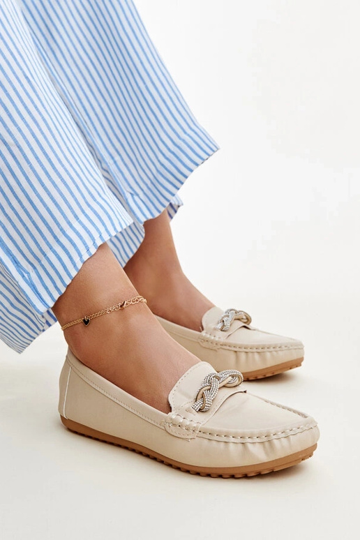 Bēši mokasīni, kas dekorēti ar...