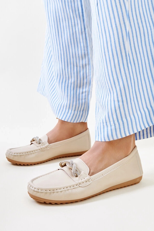 Bēši mokasīni, kas dekorēti ar...