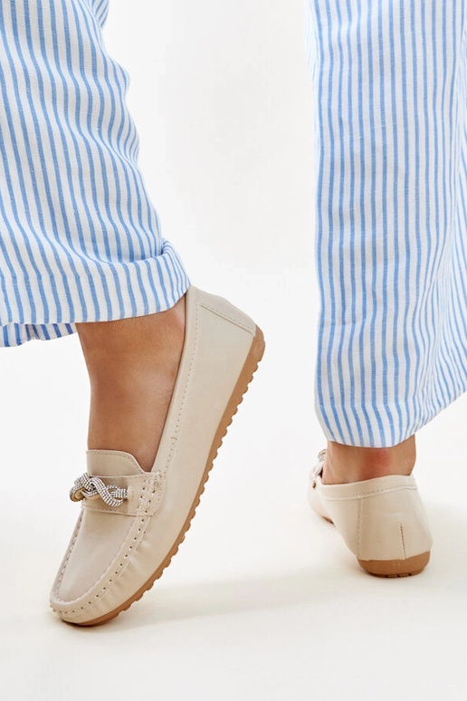 Bēši mokasīni, kas dekorēti ar...