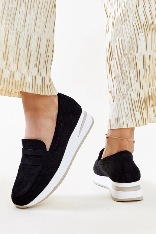 Melnas perforētas Muna kurpes