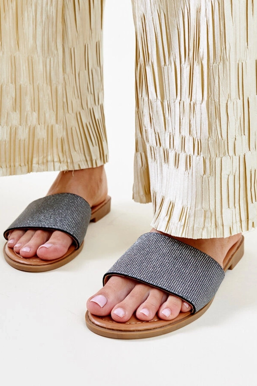 Melnas spīdīgas Anilsa flip-flops