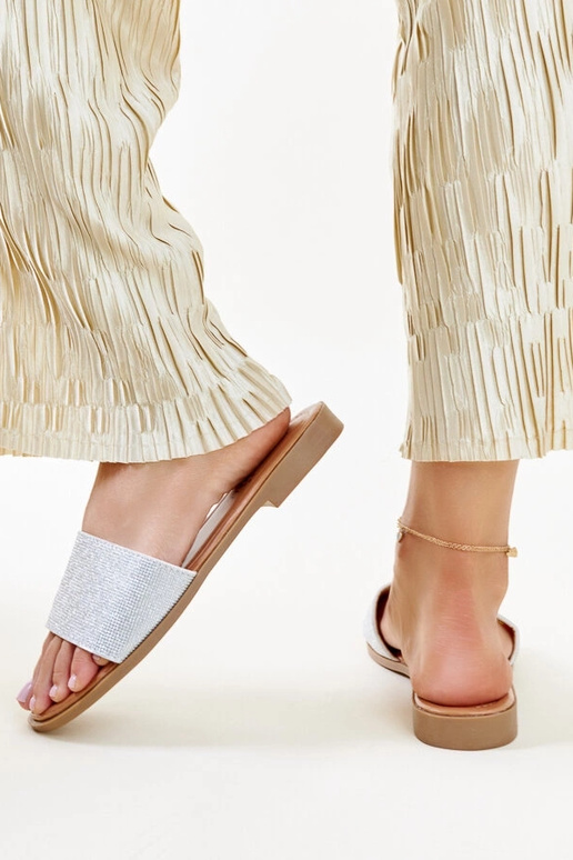 Sudraba spīdīgas Anilsa flip-flops