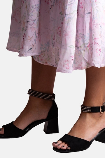 Melnas lakādas sandales Athir