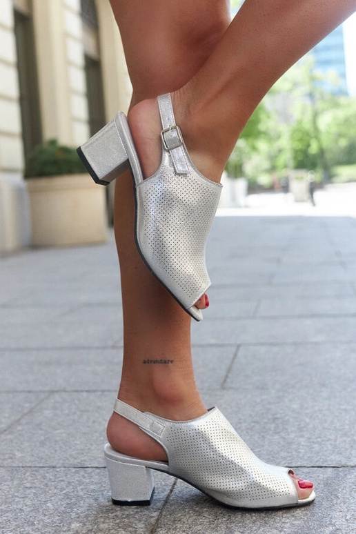 Perforētas blokpapēžu sandales ar...