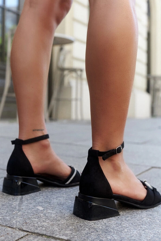 Sandaļi uz koka papēža ar ādas...