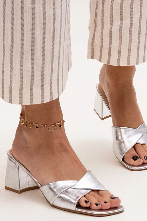 Fanan sudraba augstpapēžu mūļi