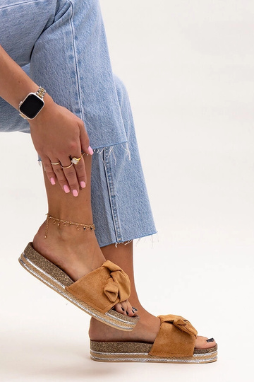 Brūnas čības uz masīvas... 2