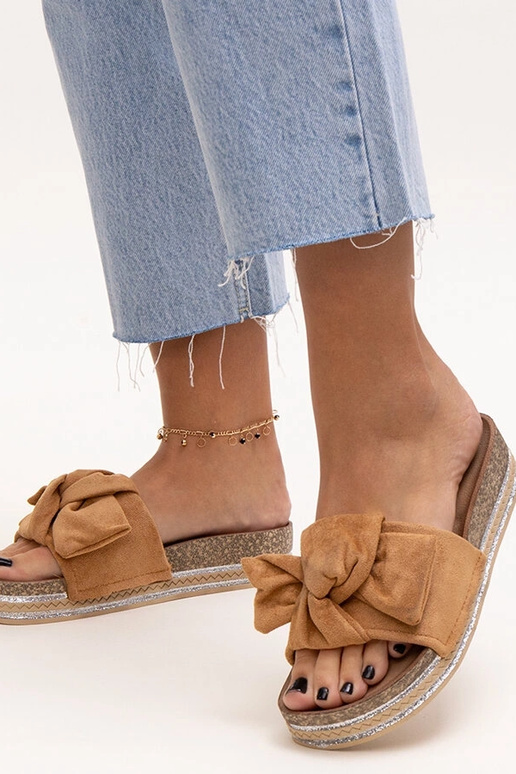 Brūnas čības uz masīvas zoles Peletra