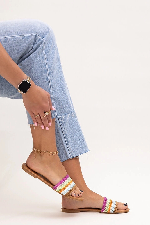 Marika daudzkrāsainas izšūtas flip-flops