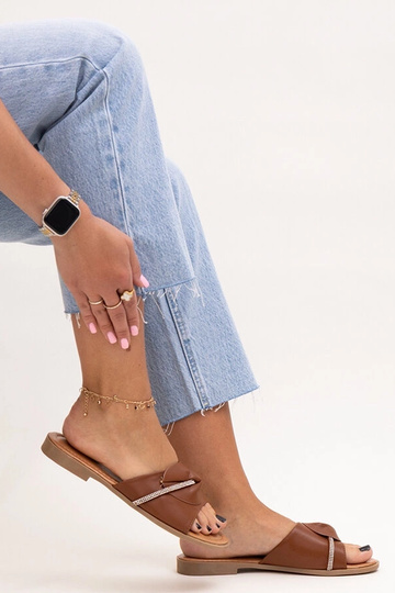 Klapki ar kristālu jostu Amari