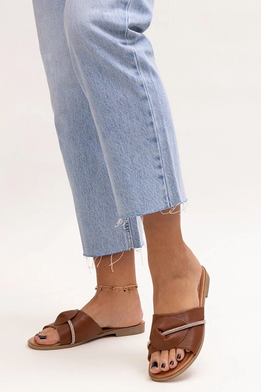 Klapki ar kristālu jostu Amari