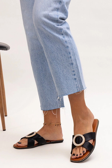 Melnas flip-flops, kas...