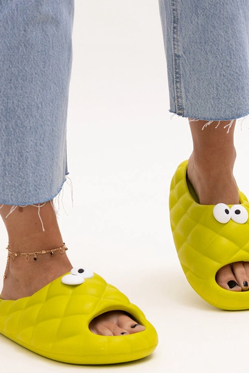 Zaļas putu plātnes ar...