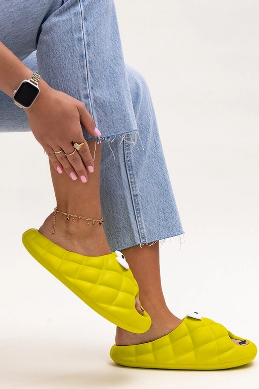 Zaļas putu plātnes ar Gorges acīm