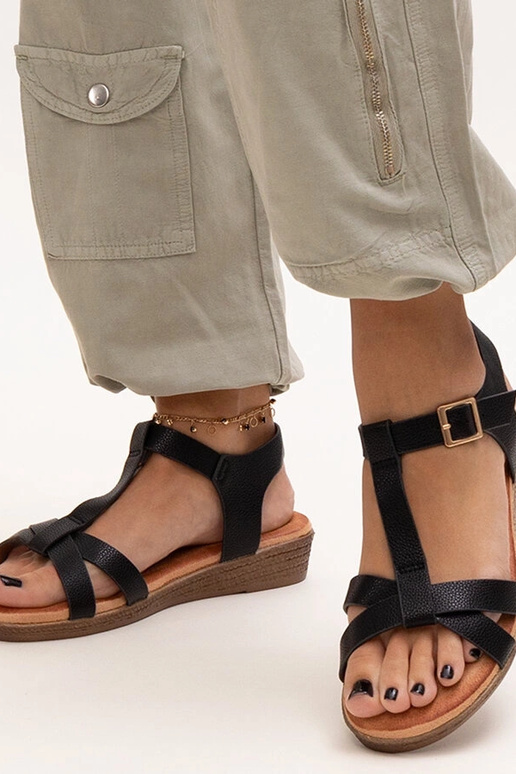 Melnas zemas sandales Sherine