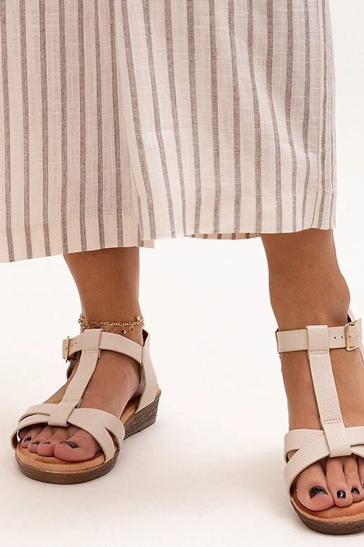 Bēšas zemas sandales Sherine