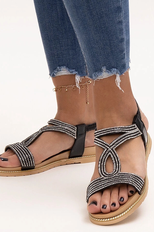 Melnas sandales dekorētas ar...